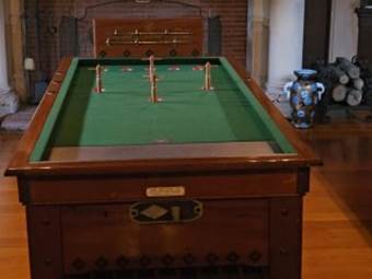 A pool table in a room

Description automatically generated